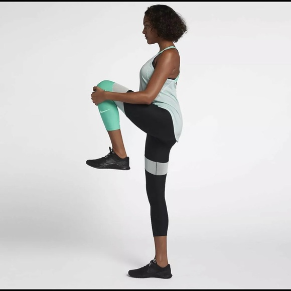 NIKE Colorblock Power Crop Leggings NWOT (Medium) - Picture 3 of 5